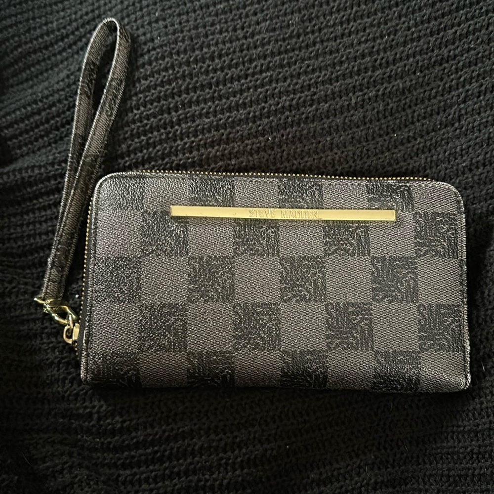 Steve Madden wristlet